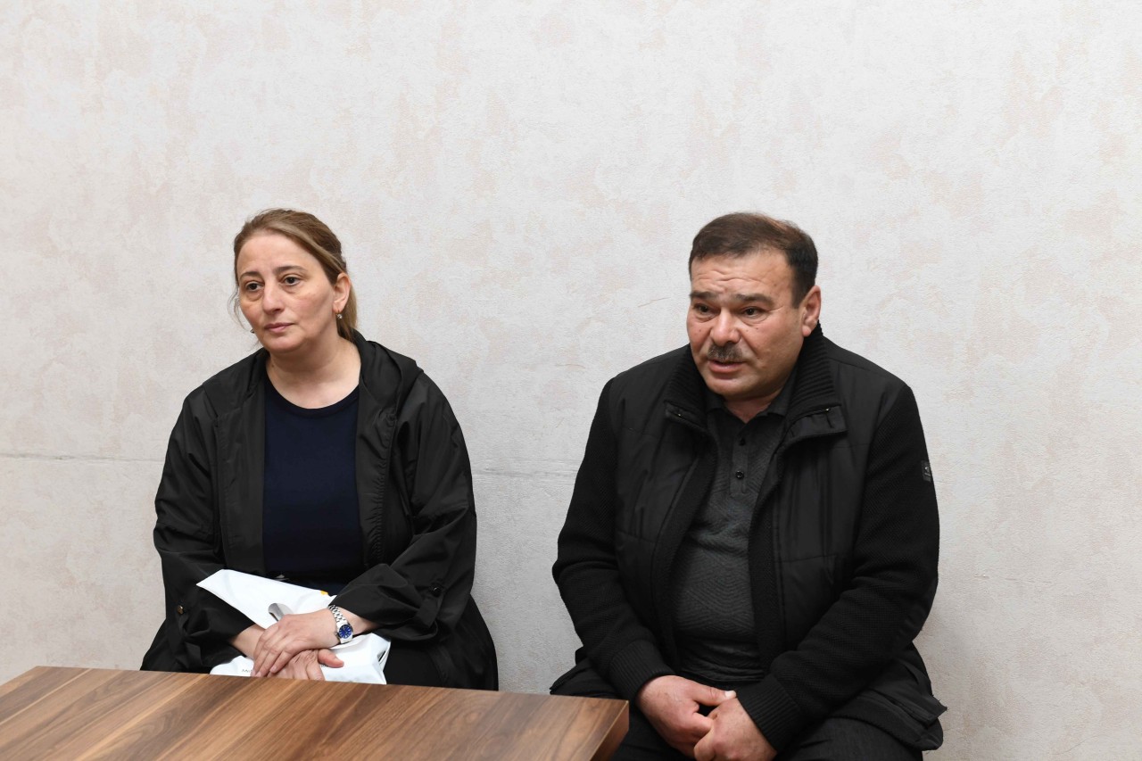 Rövşən Rzayev vətəndaşların suallarını cavablandırıb - FOTOLAR